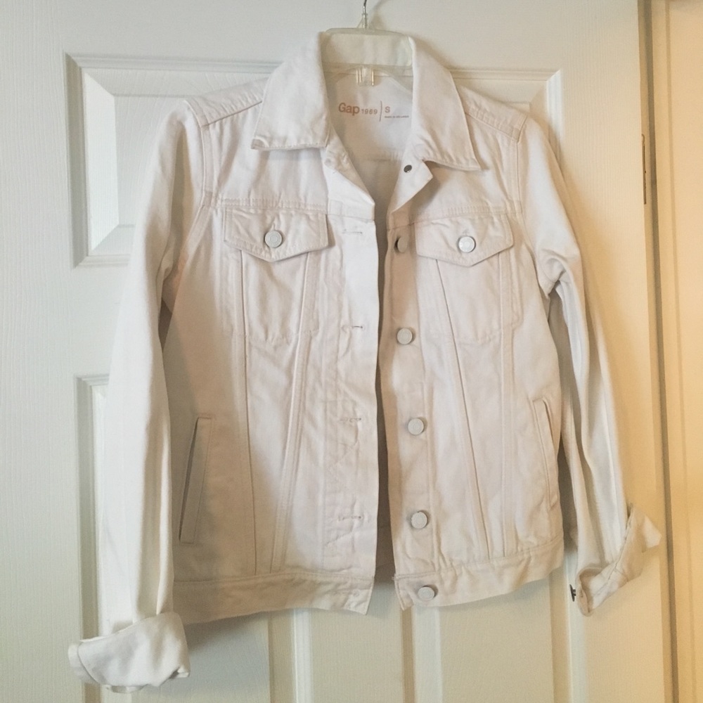 White Gap jean jacket