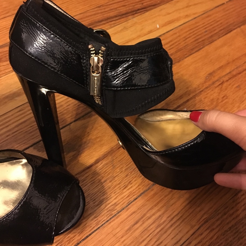 Heels - Picture 2 of 7