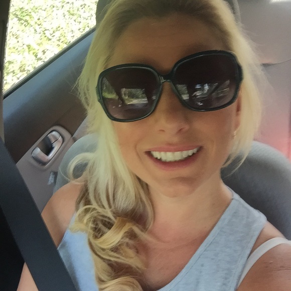 Meet your Posher, Kendra - Picture 3 of 3