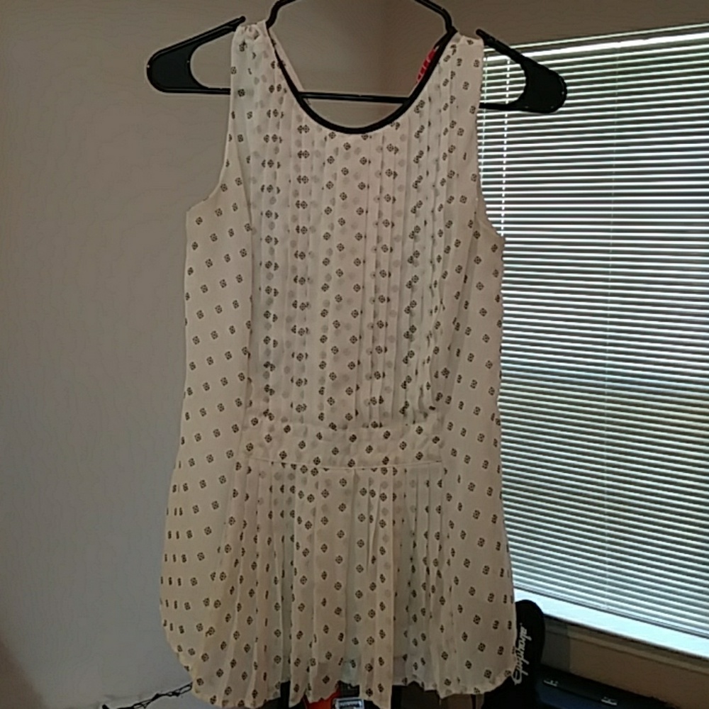 Elle pleated sleevess blouse XS