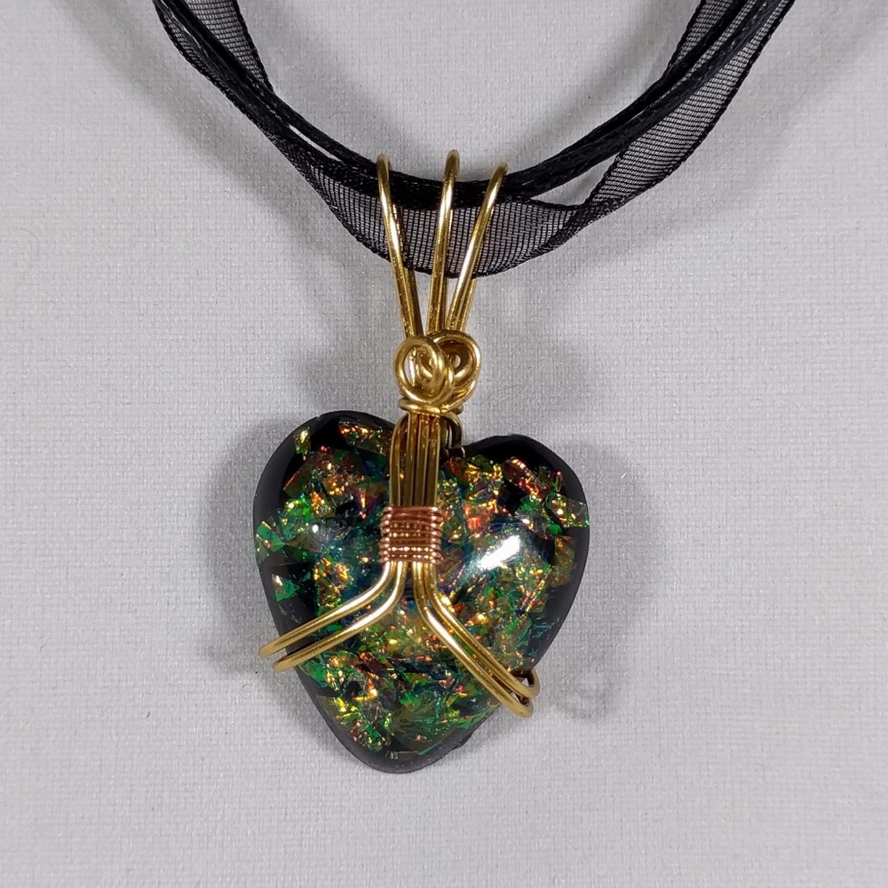 Sparkling heart wire wrapped pendant