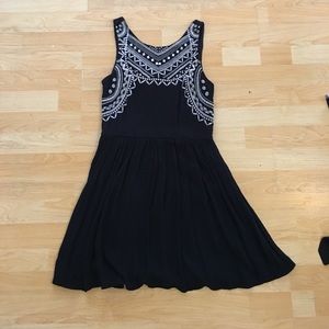 ☀️ Embroidered Black and White Dress