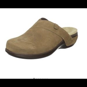 NWOT Aravan Kala tan SZ 8 *new