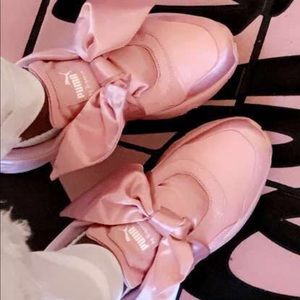 💕💕 FENTY sneakers !!!! PRICE IS NEGOTIABLE!!!