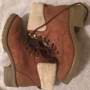 🍁❄️ Fall/Winter boots with fur trim