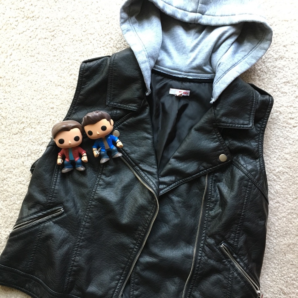 ❌SOLD❌ 🌸 Hooded Sleeveless Black Vest 🌸