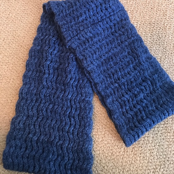 ❄️❄️❄️SOLD❄️❄️❄️Infinity scarf - Picture 2 of 3