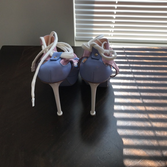 Versace - Picture 2 of 4