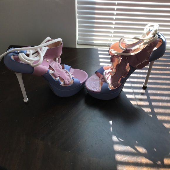 Versace - Picture 3 of 4