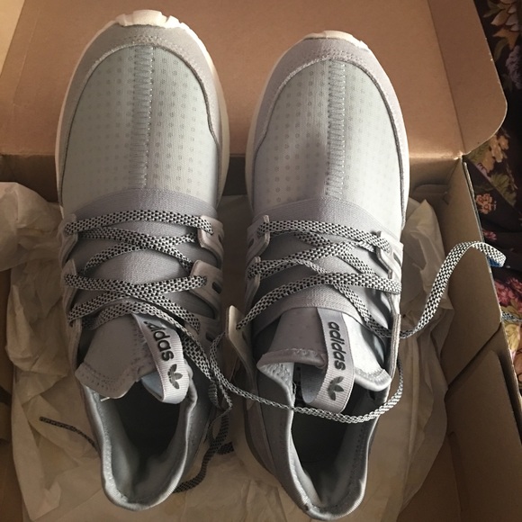 Adidas tubular radial size 8 1/2 women’s $85 - Picture 2 of 3