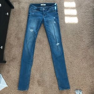 Super cute never worn Hollister skinny jeans