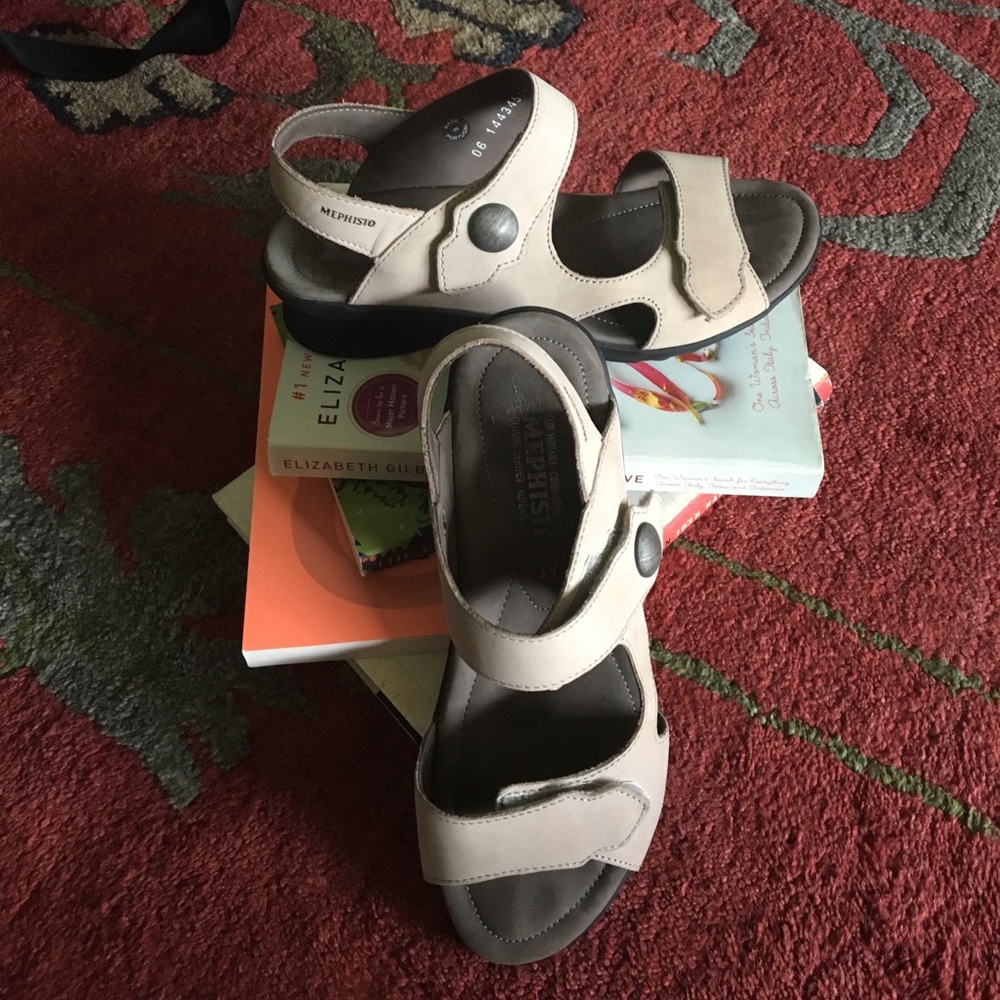 Mephisto, size 35, tan sandals