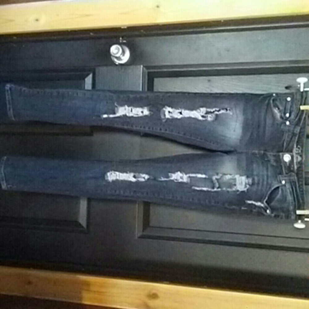 Ripped skinny jeans