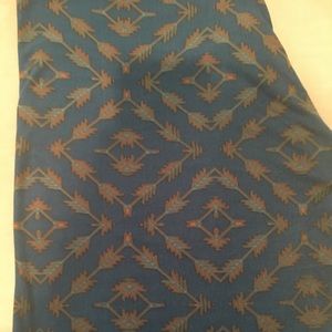 Lularoe TC leggings. Blue with arrows.