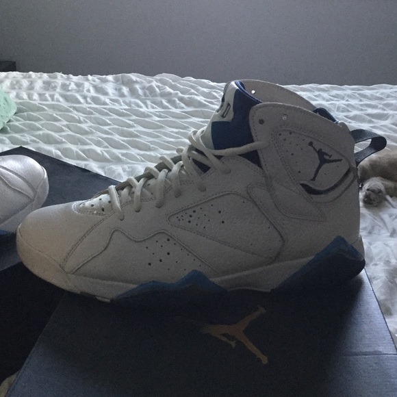 Retro 7s - Picture 2 of 4