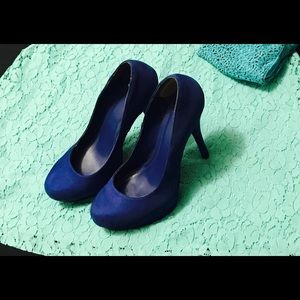 Blue velvet pumps ✨