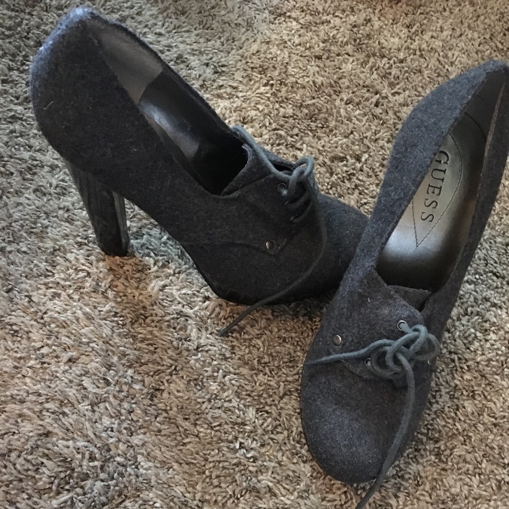 Guess pumps