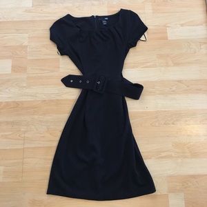 📦 H&M Belted Black Dress