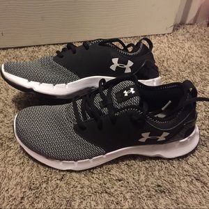Size 8 Under Armour running shoes