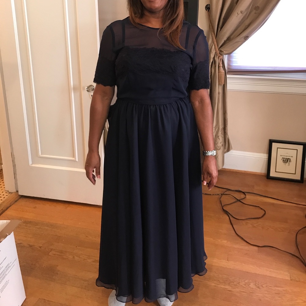 Beautifully elegant navy blue gown.