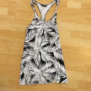 ☀️ Black and White Racer Back Tank Top