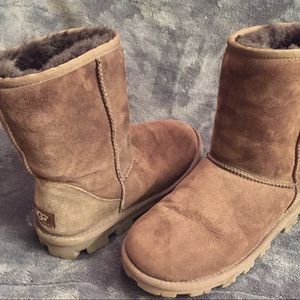 Ugg Short Chocolate Boots Size 7