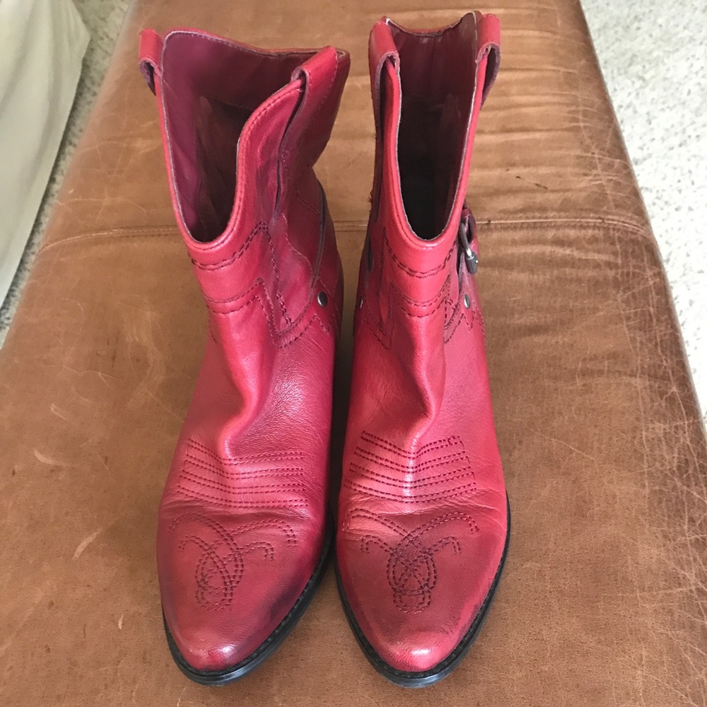 Red cowgirl boots size 8.5