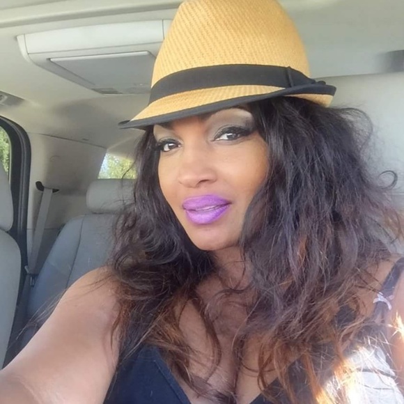 Meet your Posher, Sonya - Picture 1 of 1