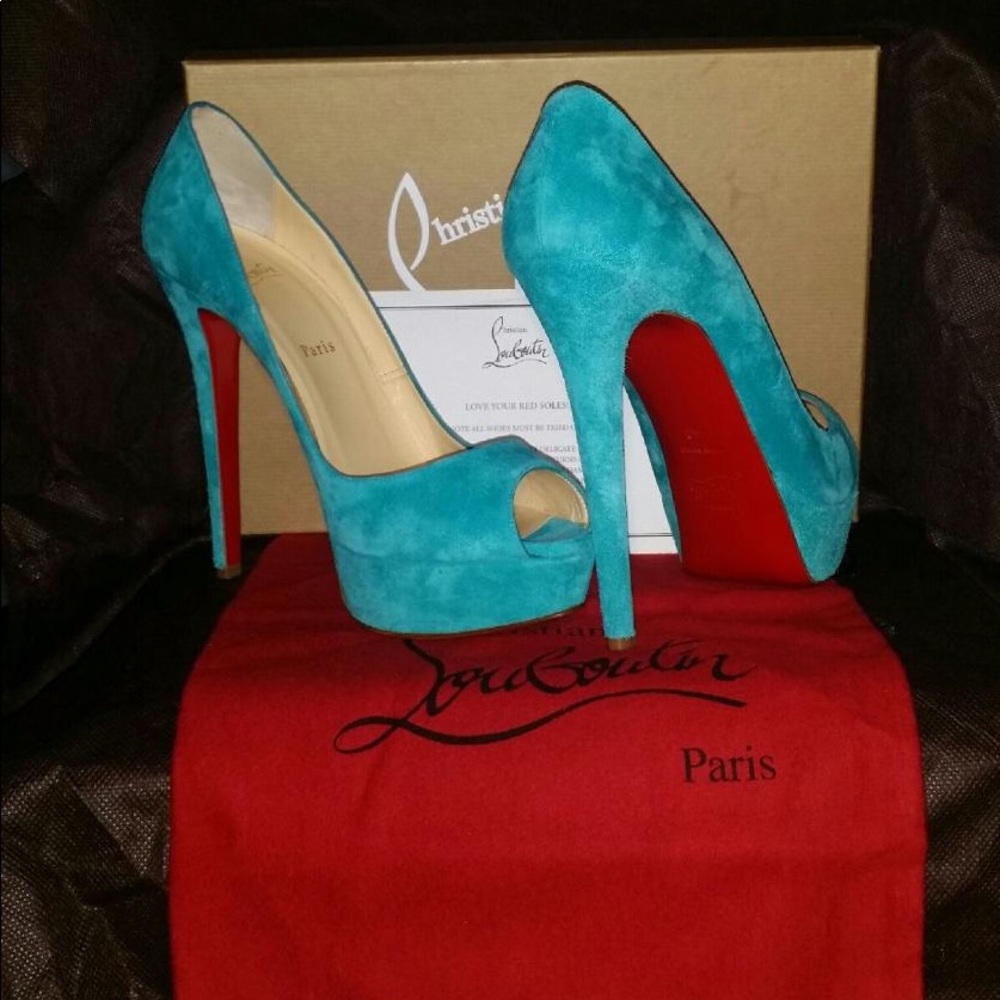Auth Christian Louboutin Velour Suede Heels