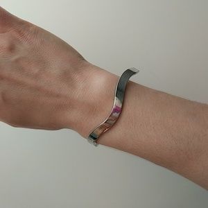 Oversized wavy silver bracelet