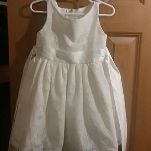 Off white sleeveless 2T dress