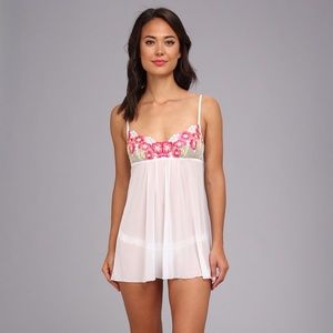 NWOT Hanky Panky Embroidered Floral Chemise