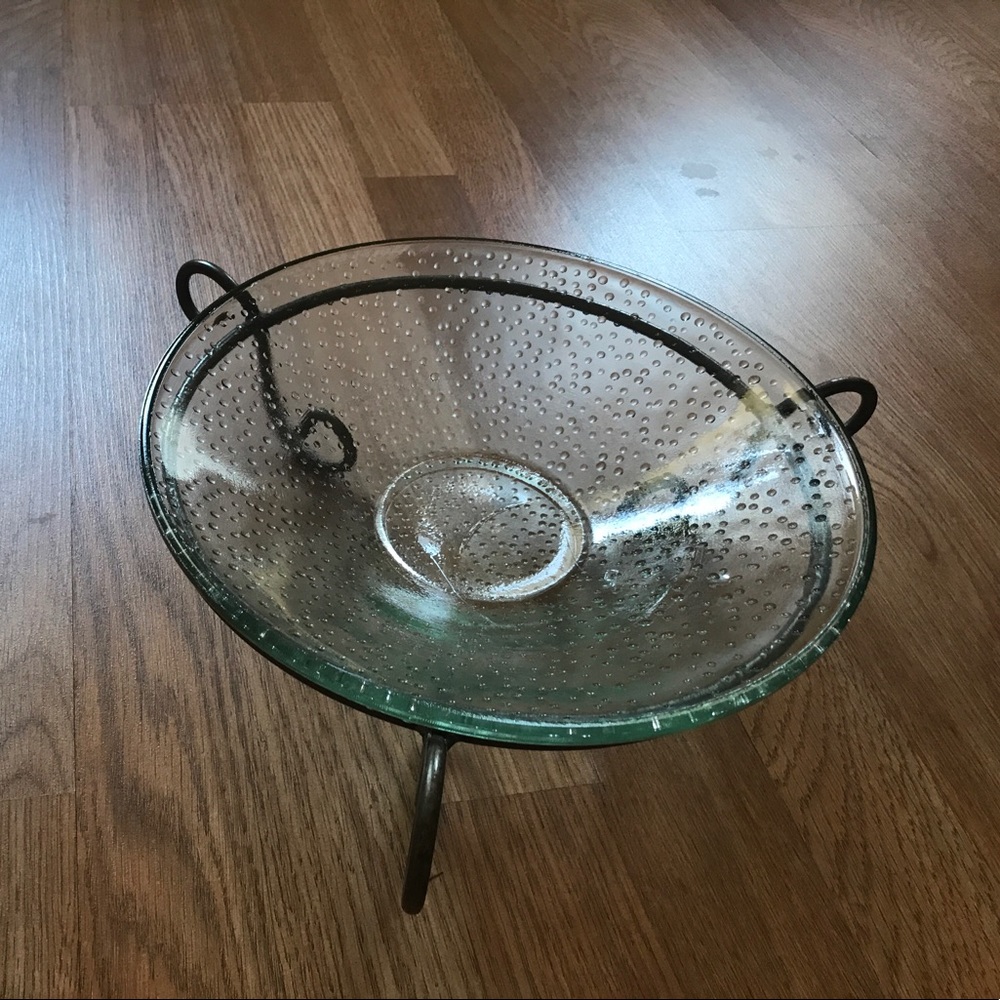 Glass centerpiece with iron handles