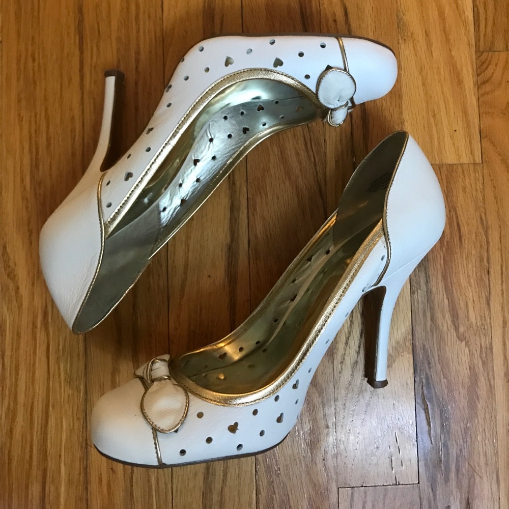GUESS ‘Kyoko’ White Leather Heels