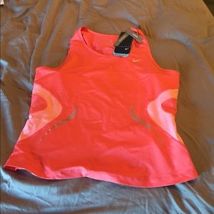 Reflective Nike running shirt 🧡🏃‍♀️🏃‍♀️