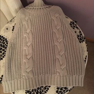 Kendall & Kylie sleeveless turtleneck sweater