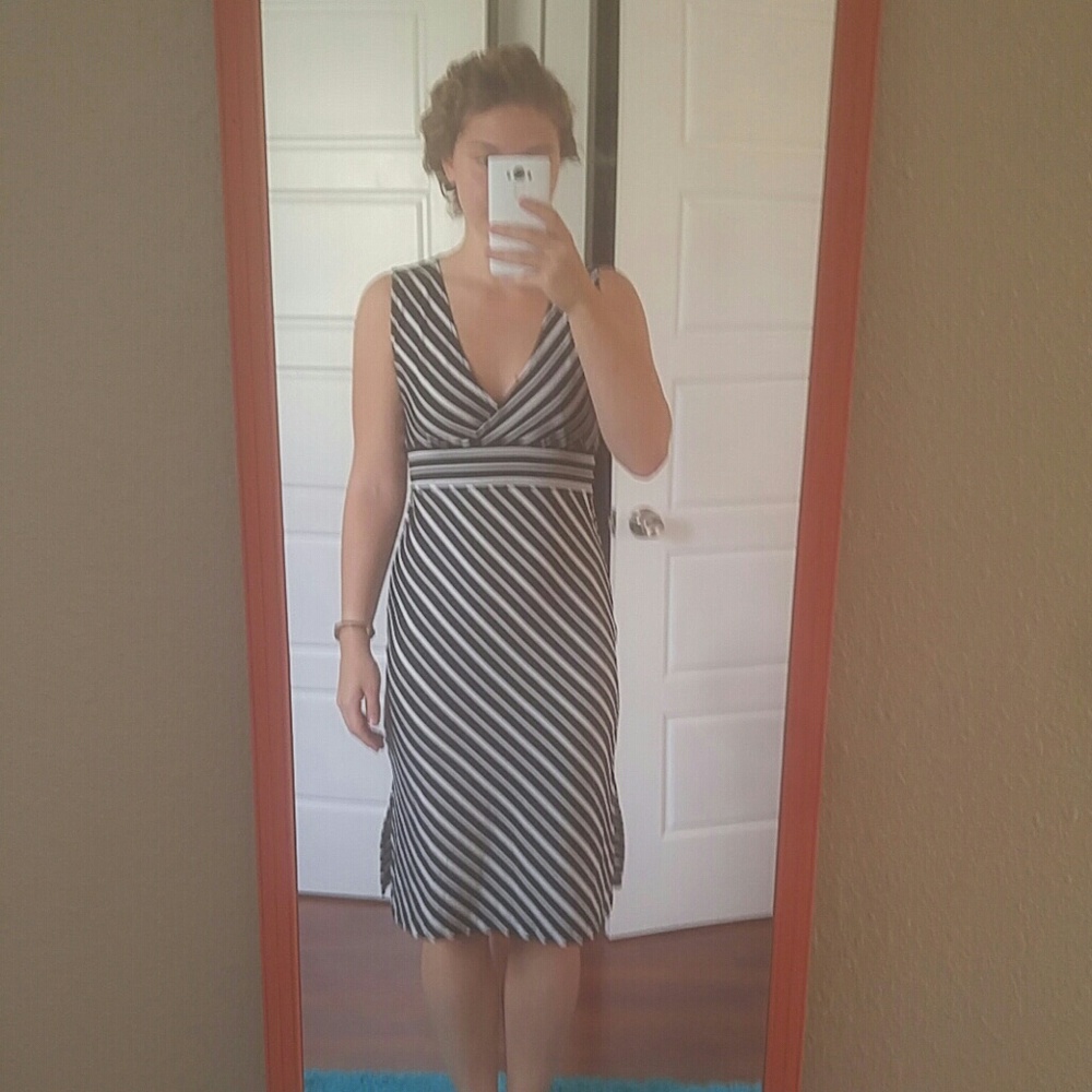 Dress - Picture 2 of 3