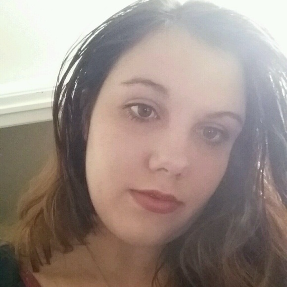 Meet your Posher, Lara - Picture 1 of 1