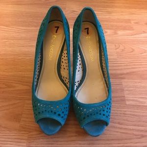 Nice Pumps barely worn.