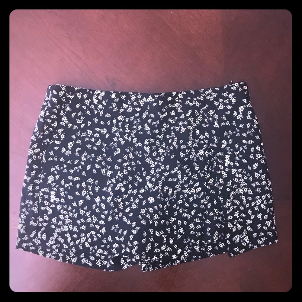 Express Black Floral Skort
