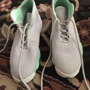 Horizon team and gray jordons