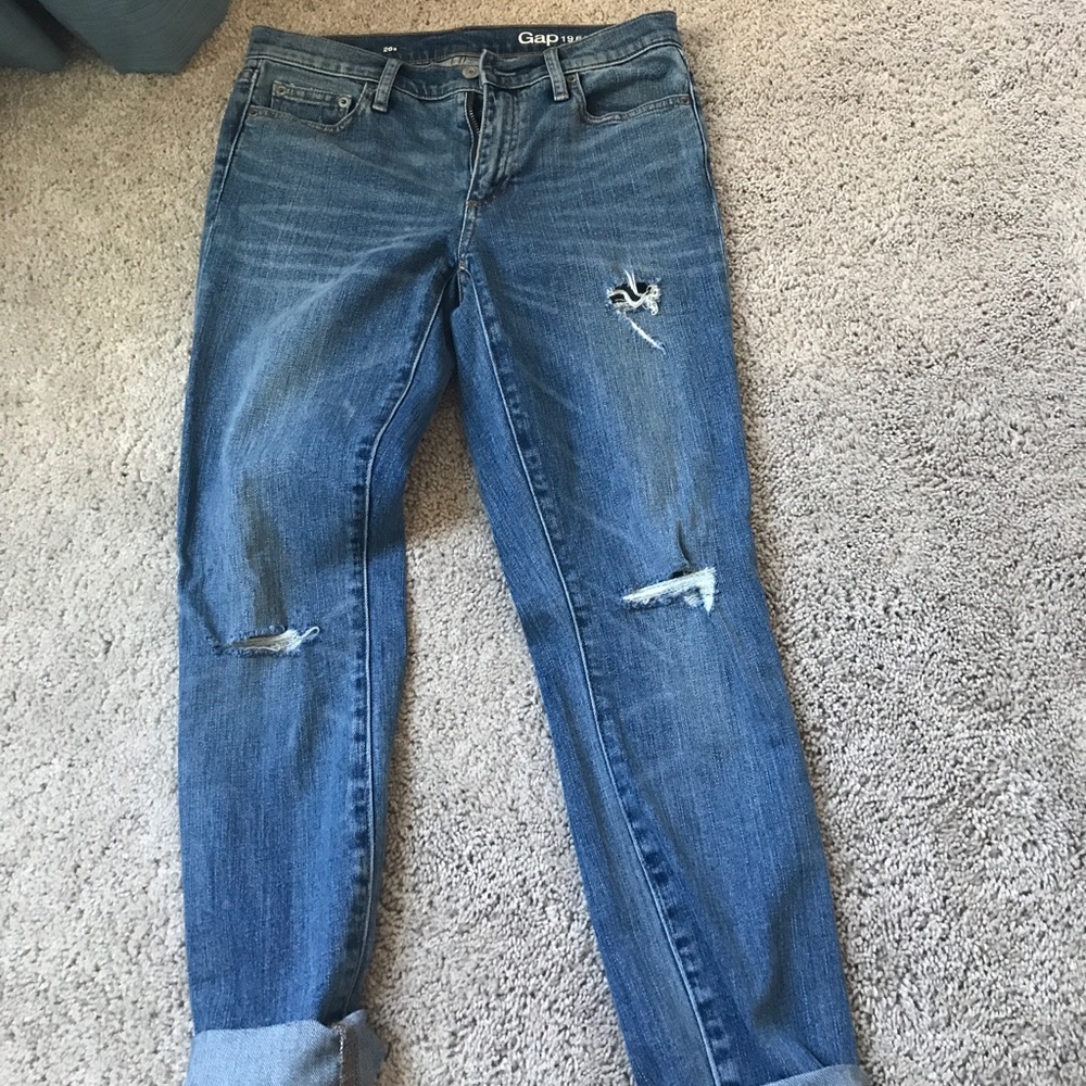 NWOT Gap distressed girlfriend jeans