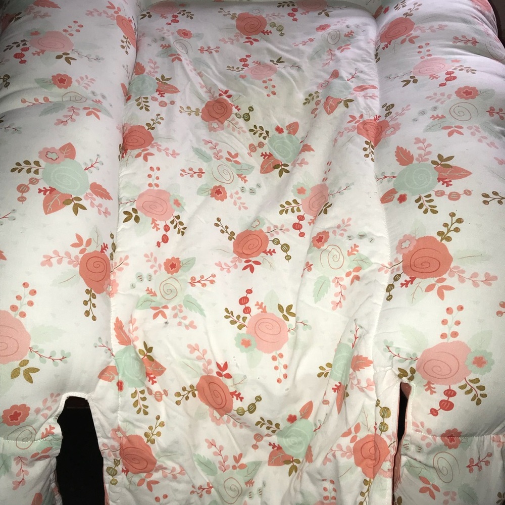 Handmade baby nest / DockAtot