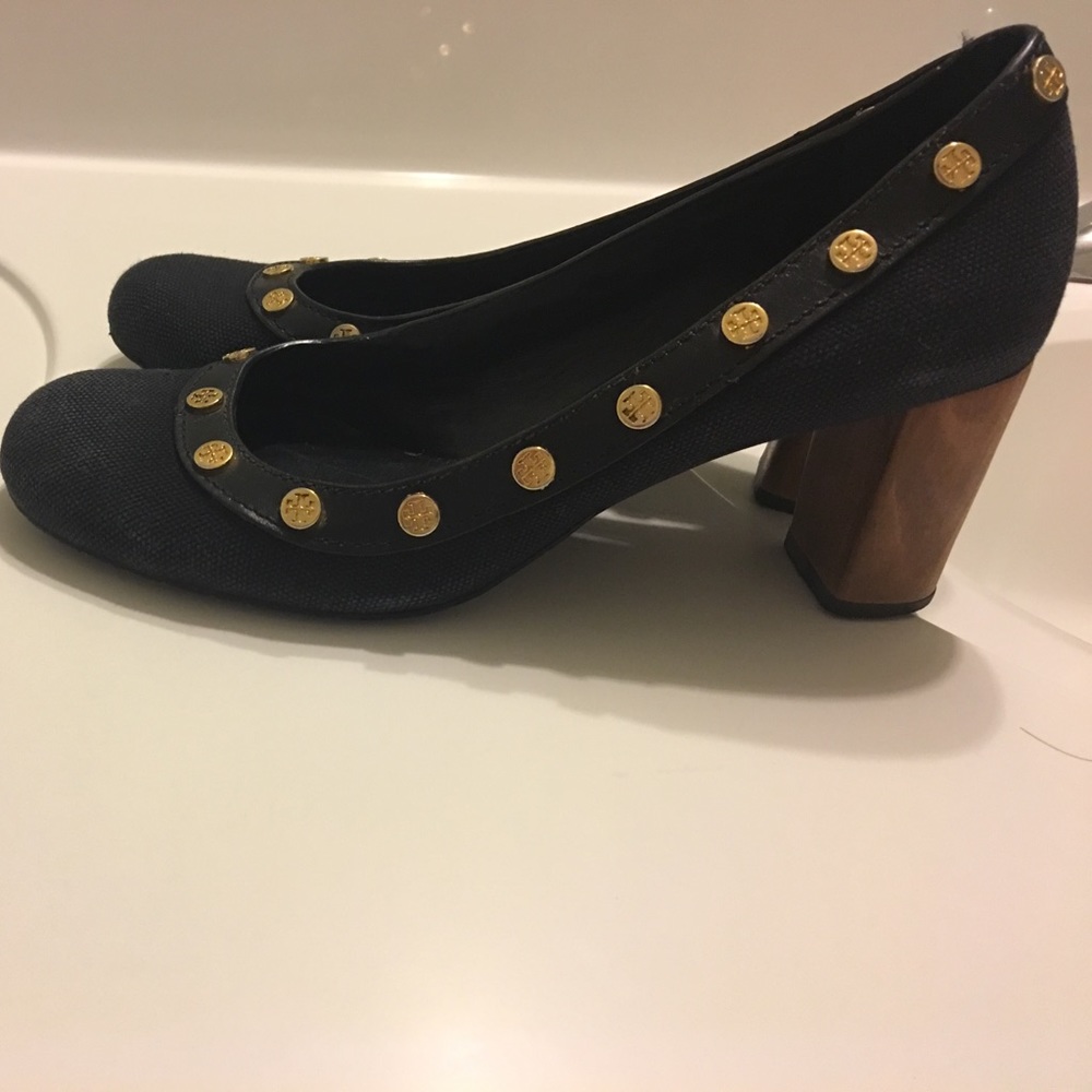 Shoes - Picture 2 of 7