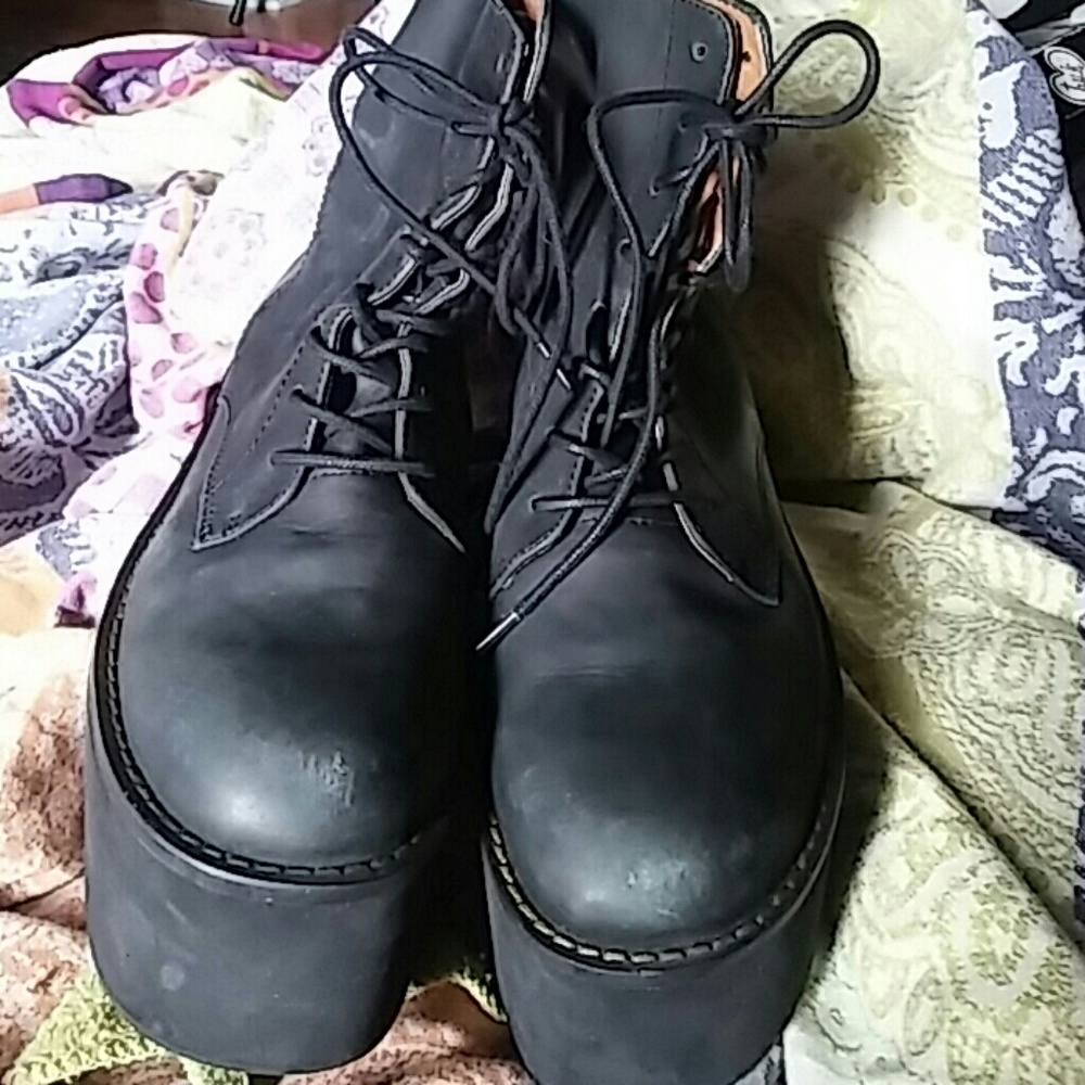 Jeffrey Campbell Riot Platform Boots Size 9