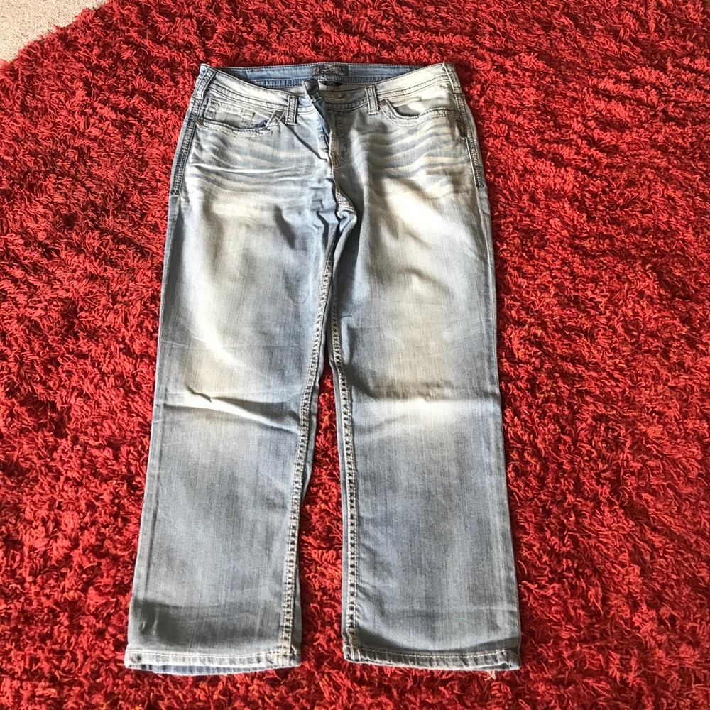 Like new silver jeans capris