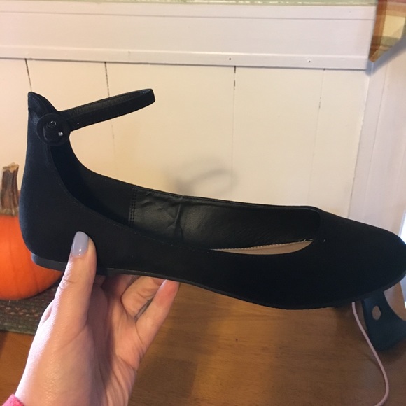 Ballet flat size 9 with a ankle strap - Picture 2 of 2