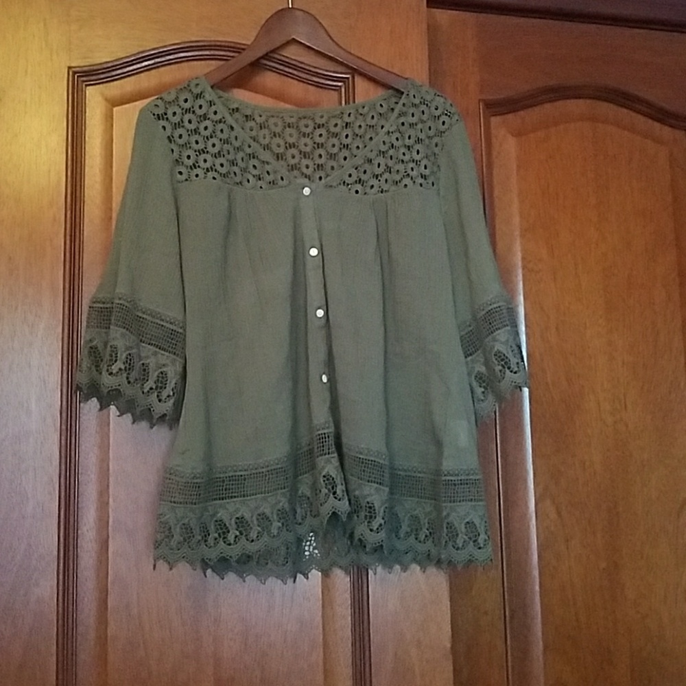 VENUS lace inset button up top