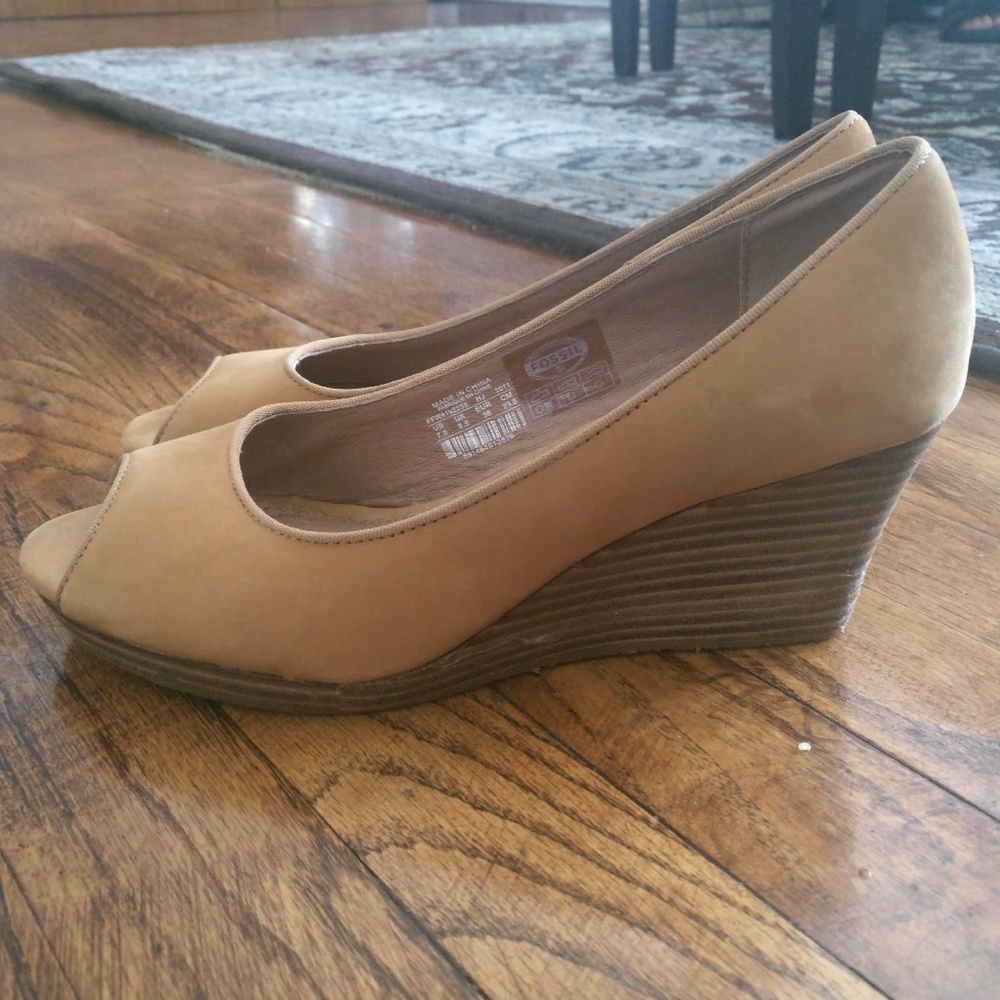 FOSSIL PEEP-TOE CAMEL SUEDE WOODEN WEDGE SHOE