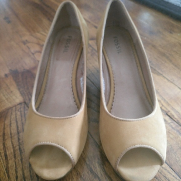 FOSSIL PEEP-TOE CAMEL SUEDE WOODEN WEDGE SHOE - Picture 2 of 4